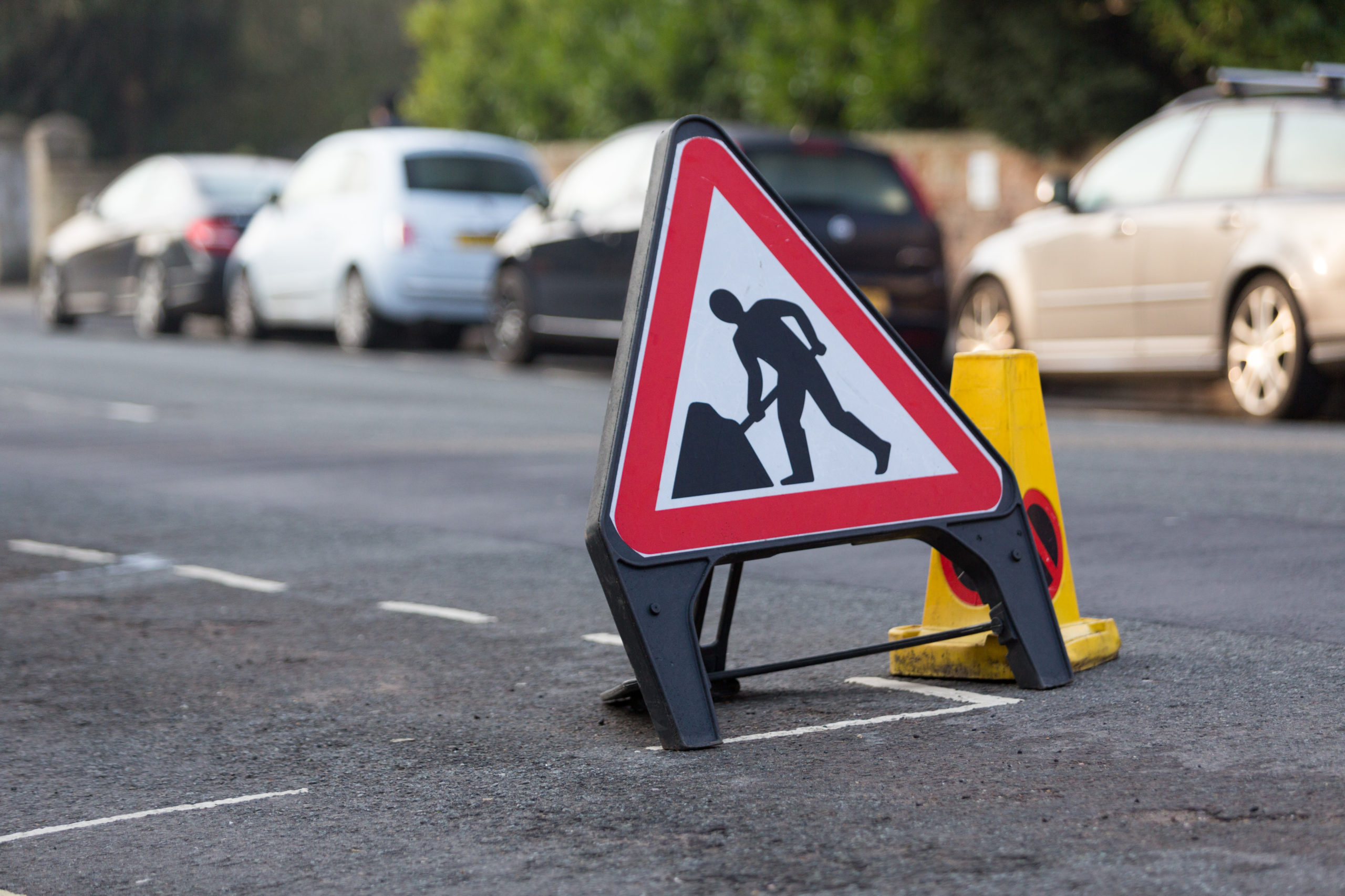 Maintenance and roadwork sign